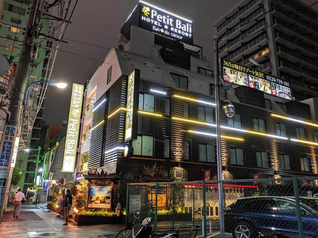 ホテル プティバリ 東新宿店 外観